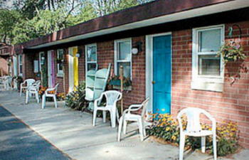 Hooten Inn - Old Photo (newer photo)